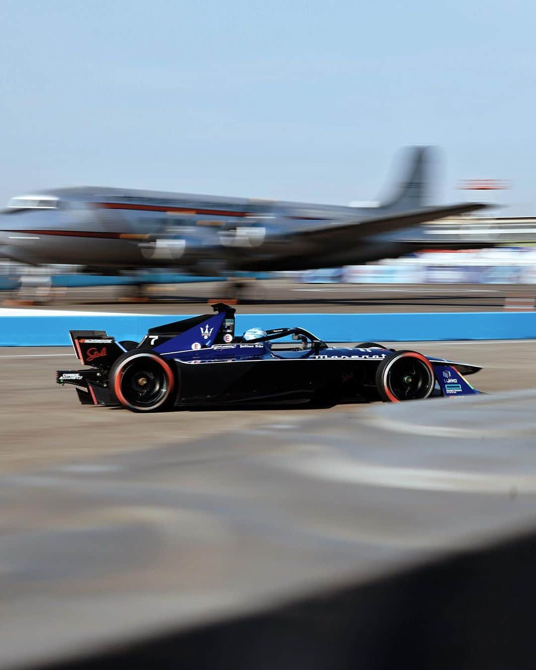 マセラティさんのインスタグラム写真 - (マセラティInstagram)「We told you this year was going to be electrifying with @MaseratiCorse 🔱 The #BerlinEPrix marked the return to the podium for #Maserati. Congratulations to @maximilianguenther, @edomortara and the entire @maseratimsg team for taking home 26 more points.  See you in Monaco on 6 May. #RACEBEYOND」4月24日 2時36分 - maserati