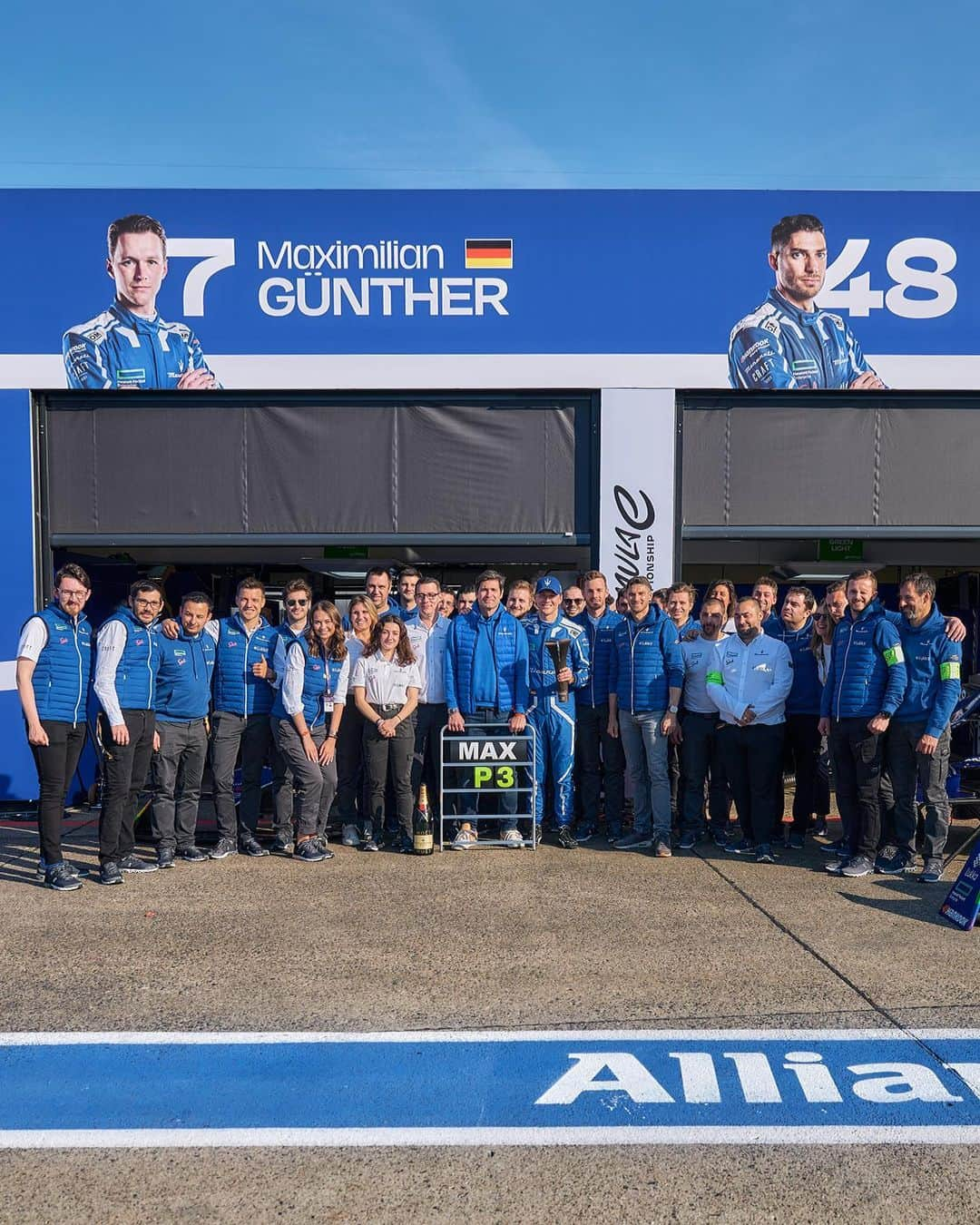 マセラティさんのインスタグラム写真 - (マセラティInstagram)「We told you this year was going to be electrifying with @MaseratiCorse 🔱 The #BerlinEPrix marked the return to the podium for #Maserati. Congratulations to @maximilianguenther, @edomortara and the entire @maseratimsg team for taking home 26 more points.  See you in Monaco on 6 May. #RACEBEYOND」4月24日 2時36分 - maserati