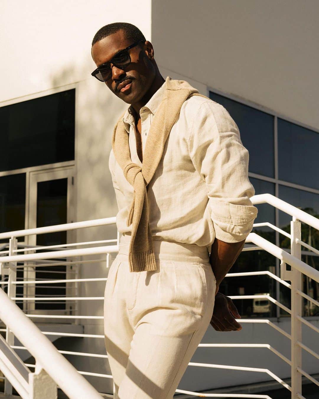 Banana Republic のインスタグラム：「Relaxed yet refined— @monsieurcoupet in this season's linen uniform. #TheBRLook」