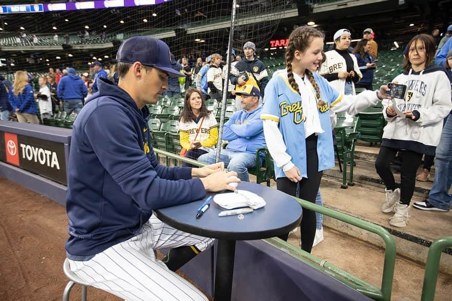 ミルウォーキー・ブルワーズさんのインスタグラム写真 - (ミルウォーキー・ブルワーズInstagram)「For the fans.   #ThisIsMyCrew」4月24日 2時40分 - brewers