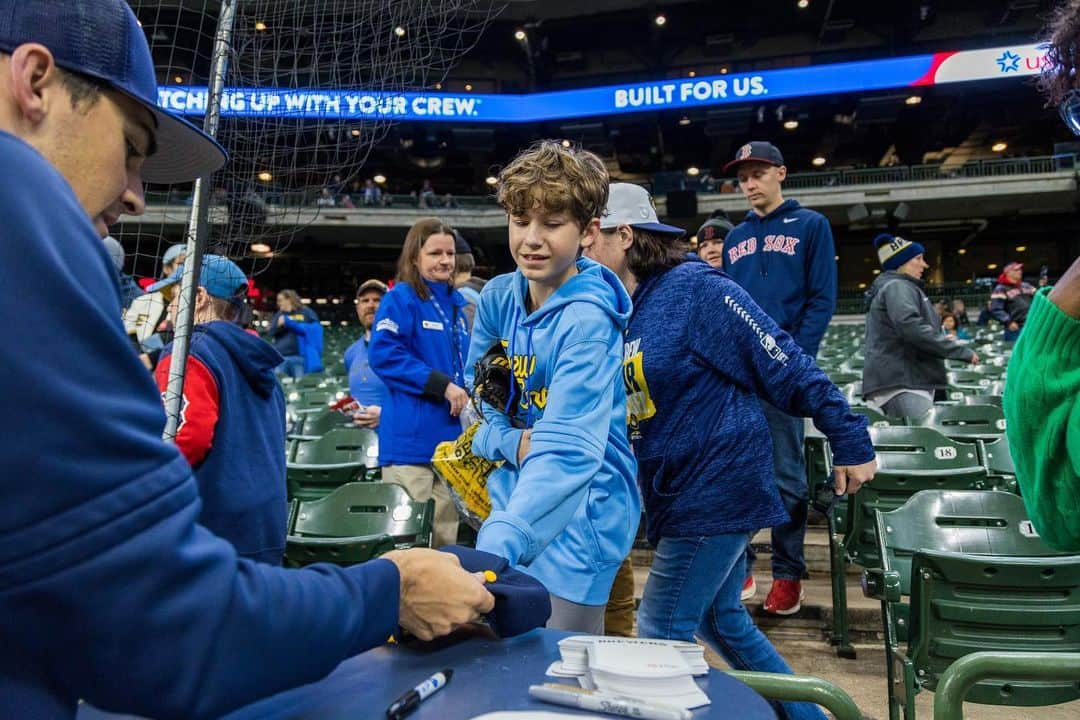 ミルウォーキー・ブルワーズさんのインスタグラム写真 - (ミルウォーキー・ブルワーズInstagram)「For the fans.   #ThisIsMyCrew」4月24日 2時40分 - brewers