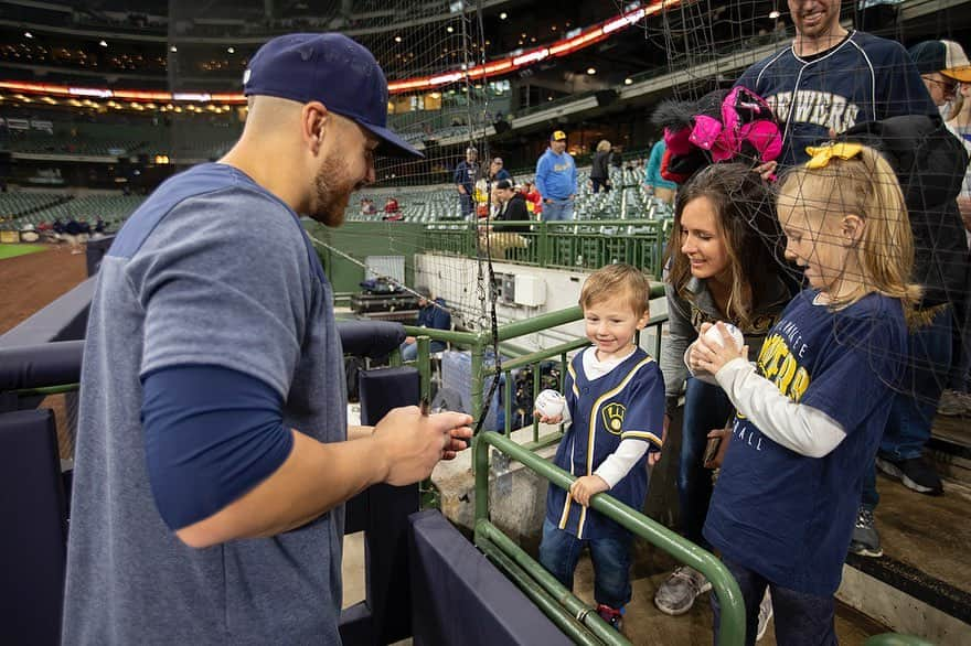 ミルウォーキー・ブルワーズさんのインスタグラム写真 - (ミルウォーキー・ブルワーズInstagram)「For the fans.   #ThisIsMyCrew」4月24日 2時40分 - brewers