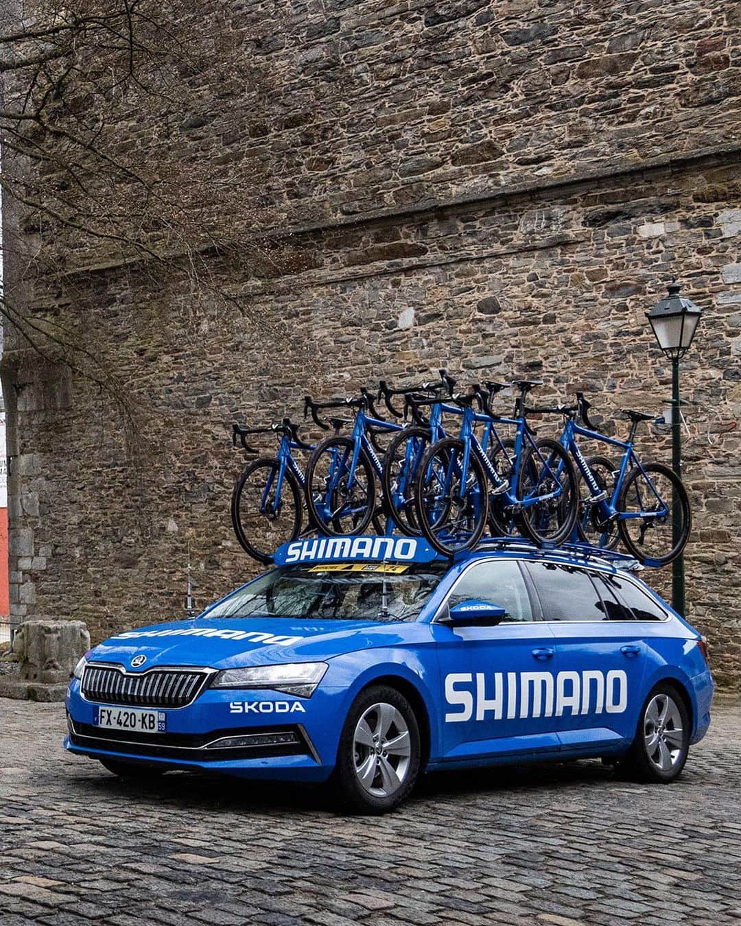 Shimanoさんのインスタグラム写真 - (ShimanoInstagram)「History has been made today as @remco.ev crossed the finish line of Liège–Bastogne–Liège, claiming a hard-fought victory and showcasing his true cycling prowess. Congratulations to the champion for showing us his stripes and inspiring us all to push past our limits!   #ShimanoRoad #DuraAce #NeverCompromise #SuperCyclingSunday #LBL2023」4月24日 2時50分 - rideshimano
