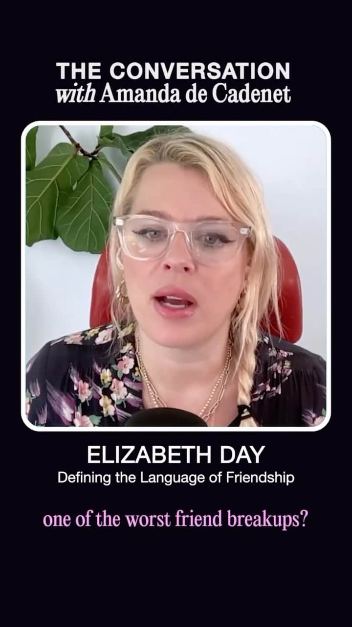 アマンダ・デ・カディネットのインスタグラム：「So many of you shared your experiences with getting ghosted by a bestie, I can’t believe how many of us this has happened to! If you didn’t listen to this weeks @theconversation pod on this exact subject with the wonderful @elizabday pls listen 🎧. Link in bio and tell me you don’t feel better knowing you aren’t alone with managing a friend break-up. 💕」