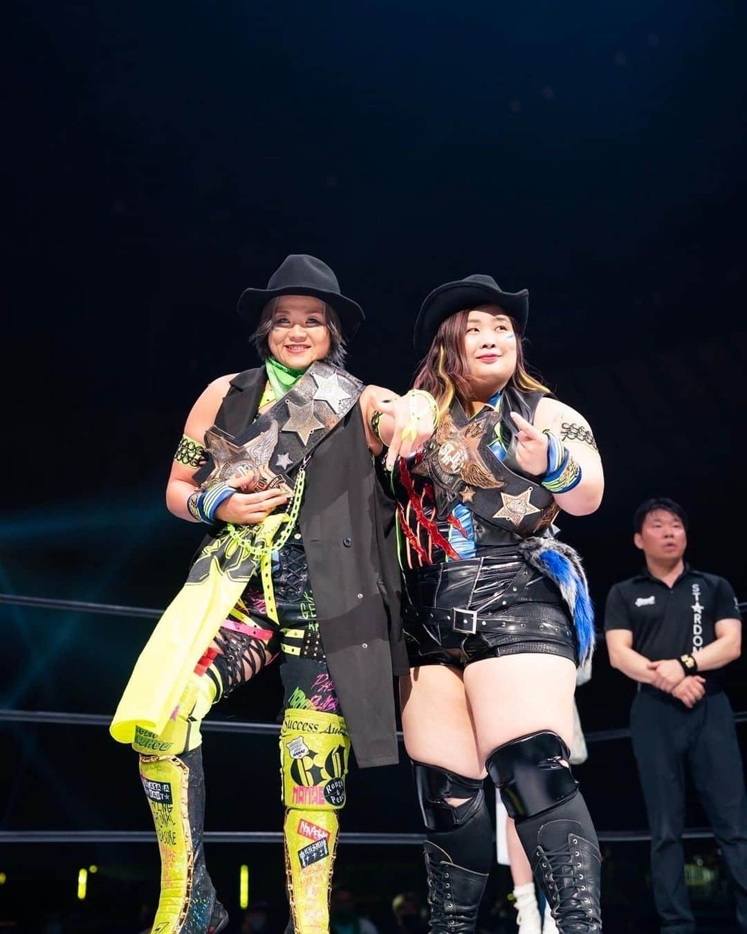 高橋奈苗のインスタグラム：「2023/04/23  #STARDOM  横浜アリーナ‼️‼️  ゴッデスのベルト、防衛ならず、、、  7Uppで強さを一緒に体現してくれた優宇。優宇が隣にいる安心感はシングルやる時によくわかったんだ。  タッグの証明はベルトだけじゃない。 7Upp は強さや刺激を残してきたよ確実に。  だけど今は悔しさもあるけど淋しさも感じてる。  それはMIRAIと壮麗亜美に心までも持ってかれてないってことでもある。  その意味、わかるかな？  さぁ、NEXT STAGE‼️  GO GO🚀  @nanae_passion_  follow me!  通販ショップ➡︎ https://jungarian.thebase.in/  #プロレス #高橋奈七永  #ナナエ #パッション #passion #女子プロレス #人間国宝 #japan #nanaetakahashi #横浜アリーナ #横浜　#YOKOHAMA #7Upp  #ありがとう」