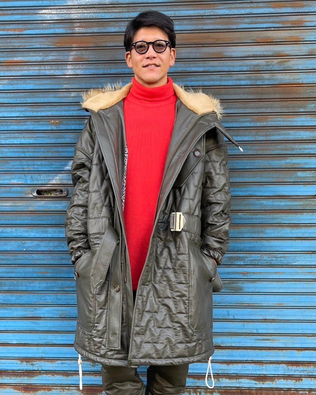 駿河太郎さんのインスタグラム写真 - (駿河太郎Instagram)「NEWORDER  2023-24 Autum-Winter  turtle neck Knit （Blue、yellow、orange） と low gauge knit  タートルネックは 秋冬の差し色に使い回しやすく 1.2.3の3サイズ展開 （1枚目に着てるのがサイズ3）  ローゲージニットの方は アクリル糸を使用する事で 価格も納得してもらいつつ グランジ感漂うモヘアの風合いに  @neworder_apparel   Theme of “1+1+1  Designer   @tarosleepydog    @a.g.s.mamoru    @akr__maruyama   Support   by @_yuukitagawa   #服好きな人と繋がりたい  #ドメスティック  #アパレル #メイドインジャパン  #neworder  #ハッシュタグ #未だに謎」4月24日 13時39分 - tarosleepydog