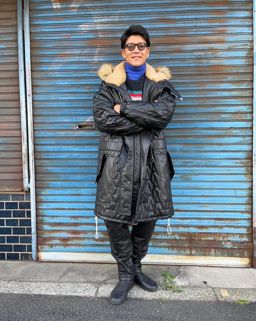 駿河太郎さんのインスタグラム写真 - (駿河太郎Instagram)「NEWORDER  2023-24 Autum-Winter  turtle neck Knit （Blue、yellow、orange） と low gauge knit  タートルネックは 秋冬の差し色に使い回しやすく 1.2.3の3サイズ展開 （1枚目に着てるのがサイズ3）  ローゲージニットの方は アクリル糸を使用する事で 価格も納得してもらいつつ グランジ感漂うモヘアの風合いに  @neworder_apparel   Theme of “1+1+1  Designer   @tarosleepydog    @a.g.s.mamoru    @akr__maruyama   Support   by @_yuukitagawa   #服好きな人と繋がりたい  #ドメスティック  #アパレル #メイドインジャパン  #neworder  #ハッシュタグ #未だに謎」4月24日 13時39分 - tarosleepydog