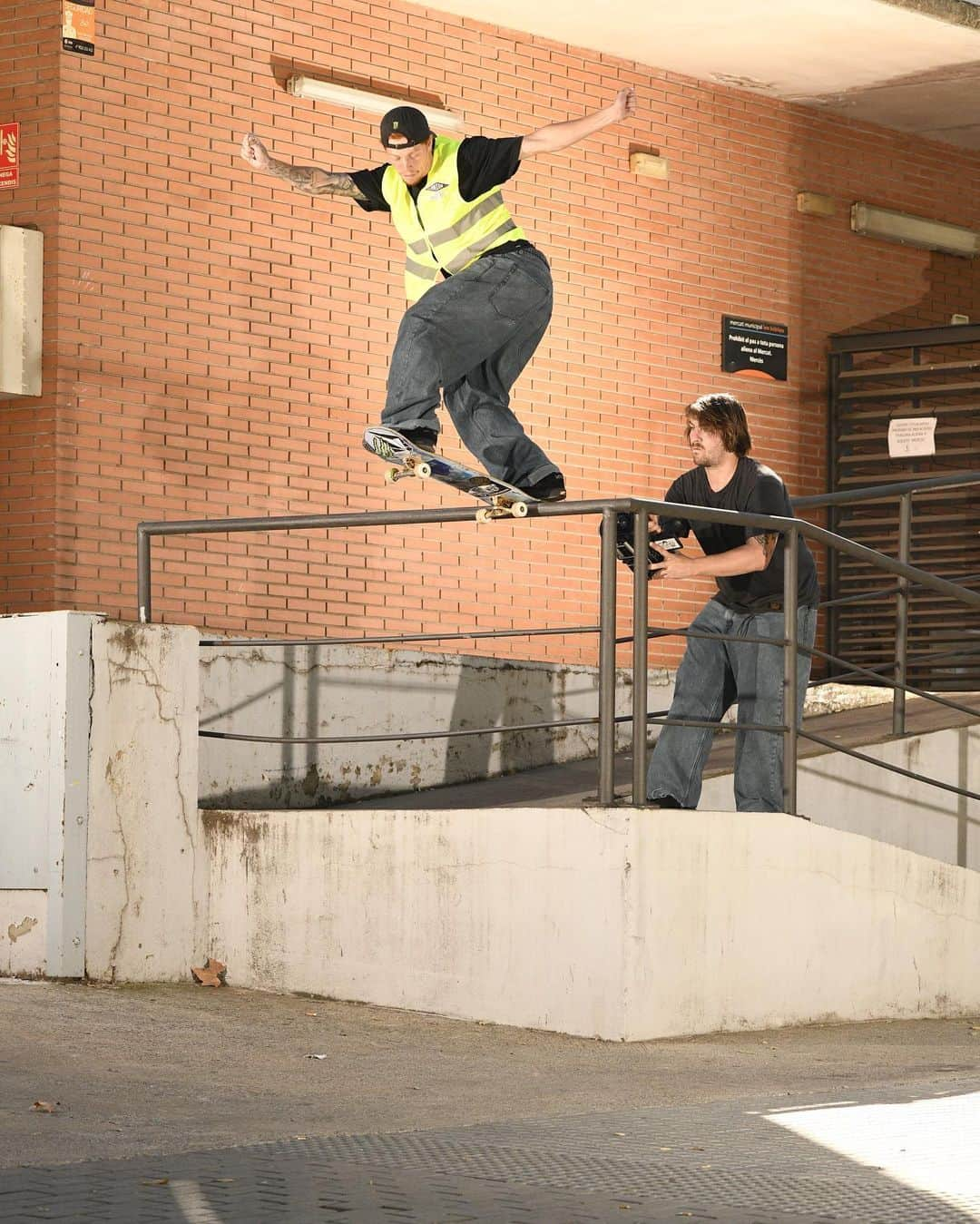 ジョバンニ・ヴィアナのインスタグラム：「Bcn 🇪🇸 @volcomskate 🔥」