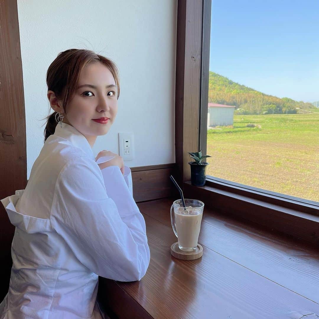 摩耶裕のインスタグラム：「. . 田舎すぎる〜🌿  どこ行ってもカフェオレは頼む🧸  #カフェオレ」