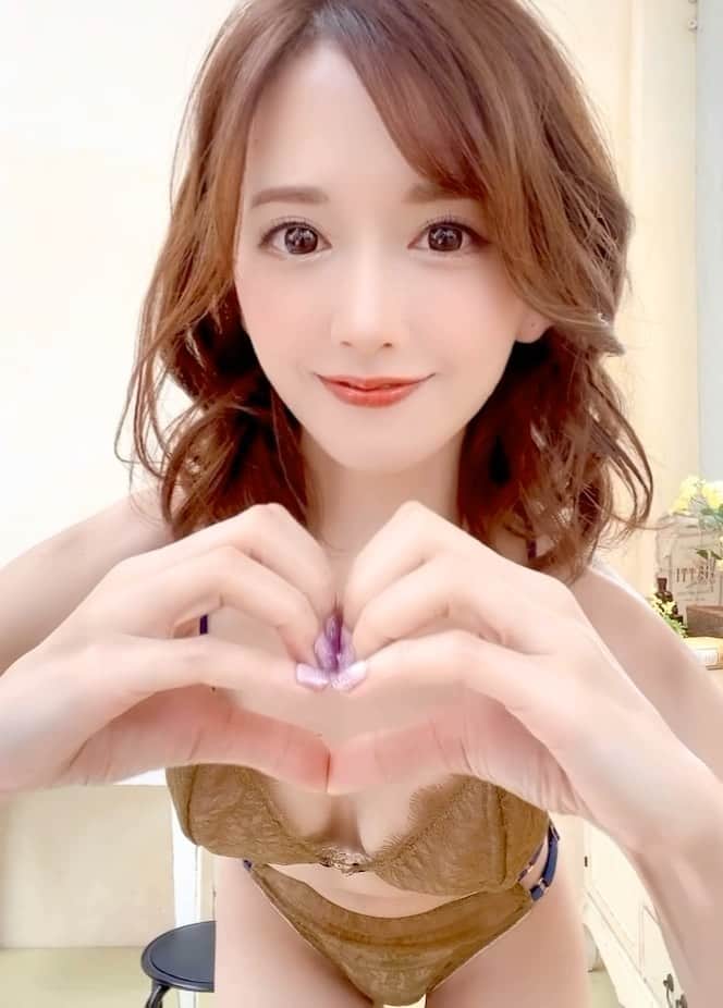 希島あいりのインスタグラム：「いつも頑張っているあなたに🫶🏻🤎」