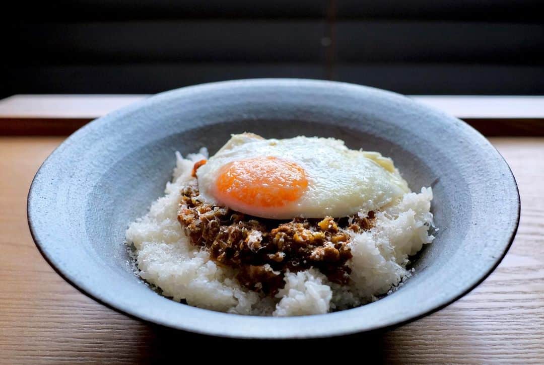 休日課長さんのインスタグラム写真 - (休日課長Instagram)「昨晩作った和田キーマの彼女の分は朝、美味しい卵乗っけていただきました。ごちそうさまでした。 #自炊 #カレー #キーマ」4月24日 12時51分 - kyujitsu_kacho