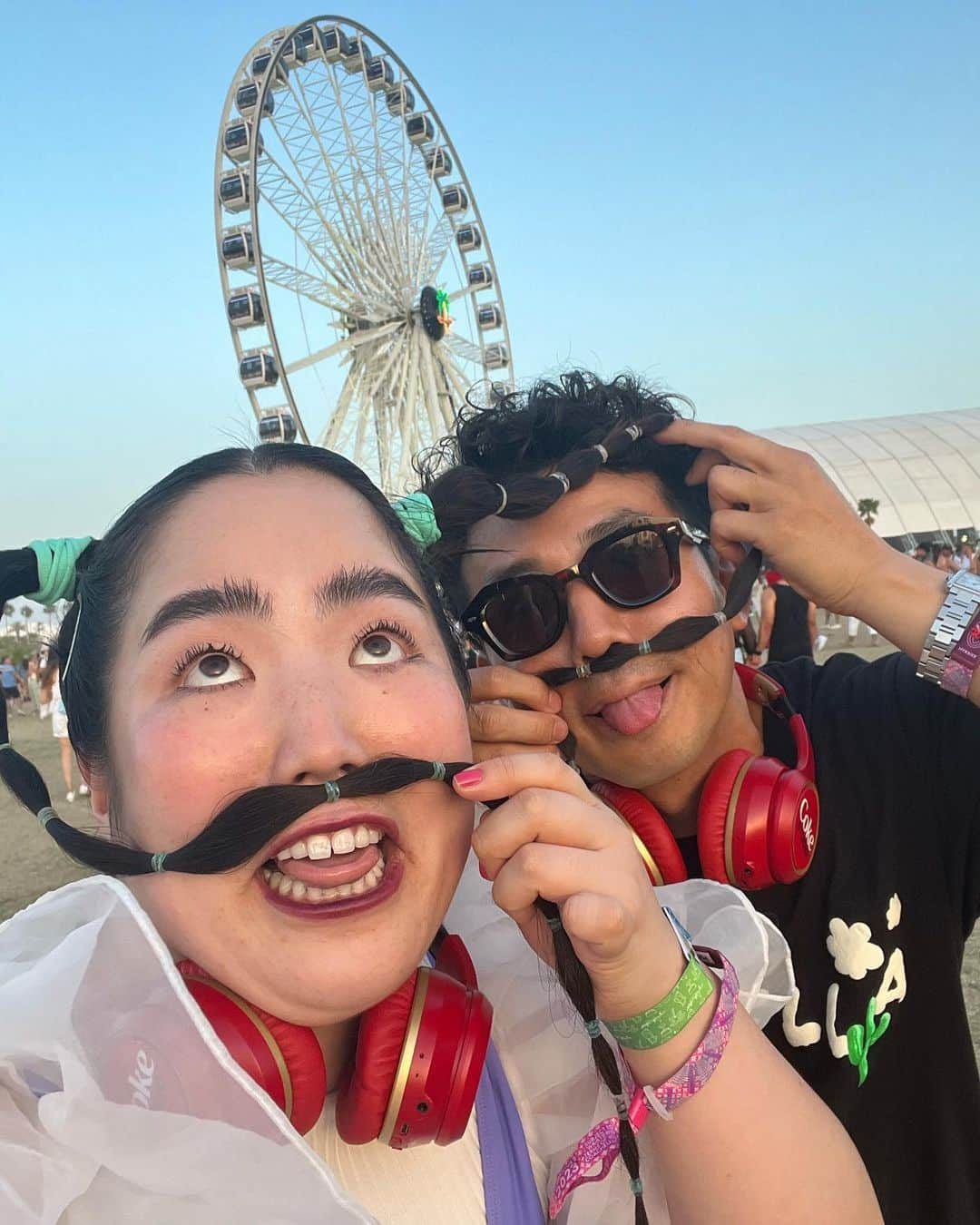 綾部祐二のインスタグラム：「We are having fun in Coachella. #CokeStudioatCoachella #CokeStudio #PR @yuriyan.retriever」