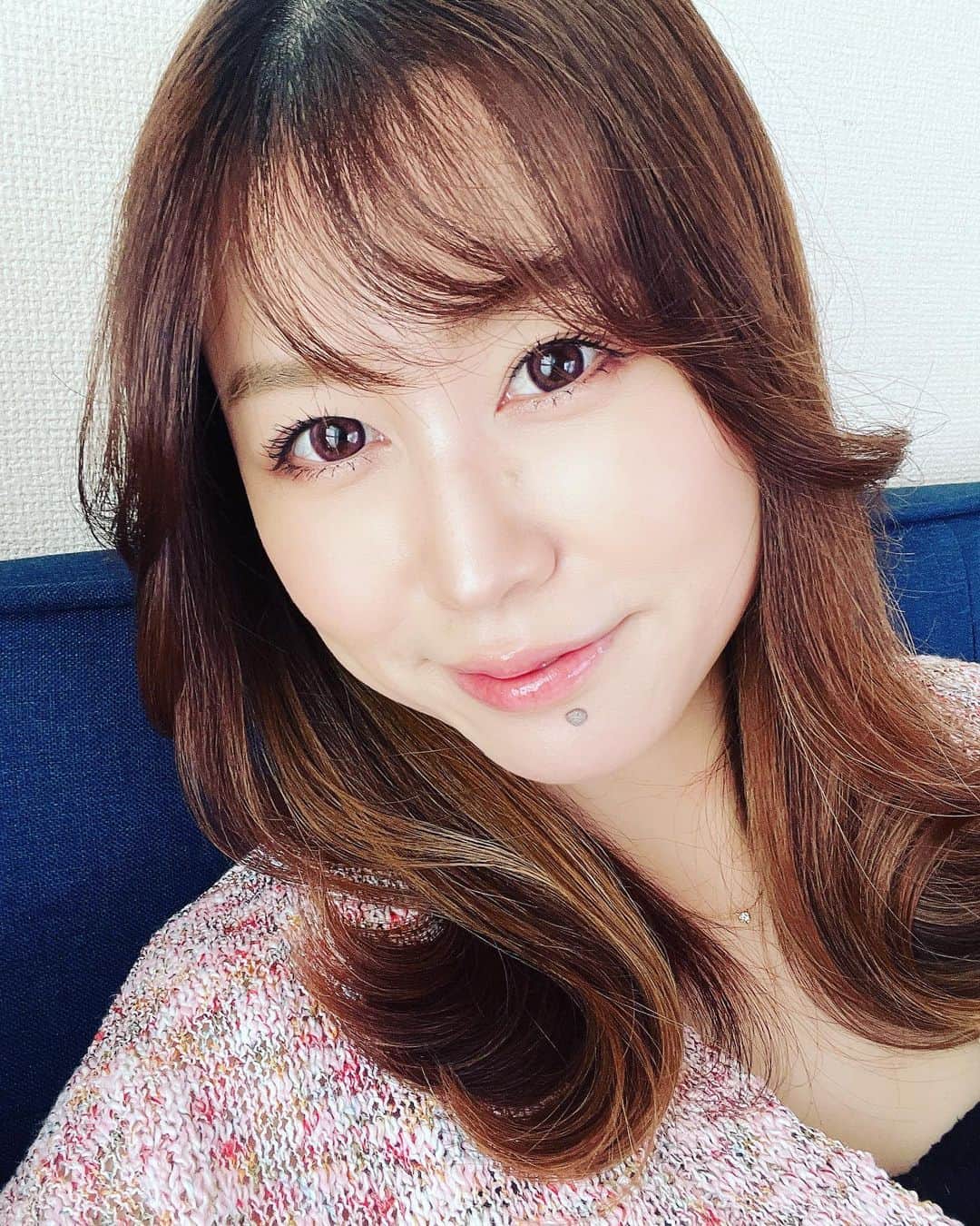 永作あいりのインスタグラム：「今日は寒いね🥺 いつまでも コタツしまえないwww  風邪ひかないように 新しい1週間がんばりましょー！  🩵   #photooftheday  #instagood #igers  #love  #lifeisgood  #instapic  #instadaily  #selfie  #instamood  #bestoftheday  #followme #フォローミー #フォロー #goodmorning #你好 #안녕하세요 #Bonjour #japan #model #맞팔 #东京」