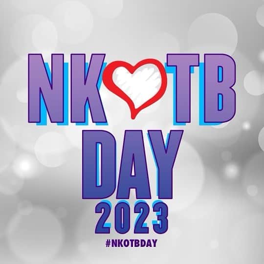 ドニー・ウォルバーグのインスタグラム：「On this day — in 1989 — #NKOTBDay was proclaimed in the state of Massachusetts!  It was only supposed to count for that one year!! 😂  But, as usual, Blockheads turned it into something even greater, and everlasting! 💯🎯🏆👑 So today we celebrate again!  Happy #NKOTBDay to the greatest fans in the history of music!  Thank you BLOCKHEADS!  We love you — and we will be loving you forever! 🤖❤️♾💫✨🤟🏼  Thanks also to Gov Michael Dukakis — for the honor — and to the legend Maurice Starr aka @mauricestarrthegeneral!   #NKOTBDay  @nkotb @joeymcintyre @dannywoodofficial @jonathanrknight」