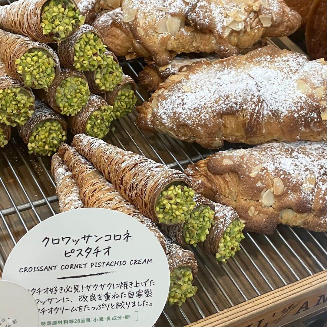 daimarusapporoさんのインスタグラム写真 - (daimarusapporoInstagram)「パン祭り、盛り上がってます🥐🌸 地1階 ほっぺタウン催事場で開催中のパン&スイーツ特集から、店頭で人気の味をキャッチしました👀  〈BOUL'ANGE〉1-4枚目 今回の注目は、甘いもの好きにはたまらない「#クリームドーナツ」！ イベント限定の「ハスカップ」ほか、ピスタチオやカスタードなどがそろいました🍩  北海道の小麦、バター、あんこを使った「#餡バターサンド」やお菓子のような「クロワッサンコロネ ピスタチオ」もおすすめです🥐 ※5/2(火)まで  続いて、明日4/25(火)まで出店のショップもお見逃しなく😳  🥐〈チェットベーカリー おもや〉5-8枚目 アカシア蜂蜜を使った高級食パン、薫り高いカレーパンに「本当においしいメロンパン」など 気になる味がたくさんです🍞  🍮〈川島旅館〉9.10枚目 色とりどりの「フレーバーバター」や、バターにぴったりのスコーンが大人気！ この機会にぜひ味わってみてください😌  さらに、4/26(水)→5/2(火)は新たなショップが登場します🥯🍰  ・千歳市のベーグル専門店〈NAMAKEMONO CAFE〉 ・藻岩山にあるパティスリー〈CAFE` de ROMAN〉  引き続きどうぞお楽しみに💛  #大丸札幌 #札幌グルメ #札幌パン #札幌パン屋 #クロワッサン #高級食パン #スコーン」4月24日 13時11分 - daimarusapporo