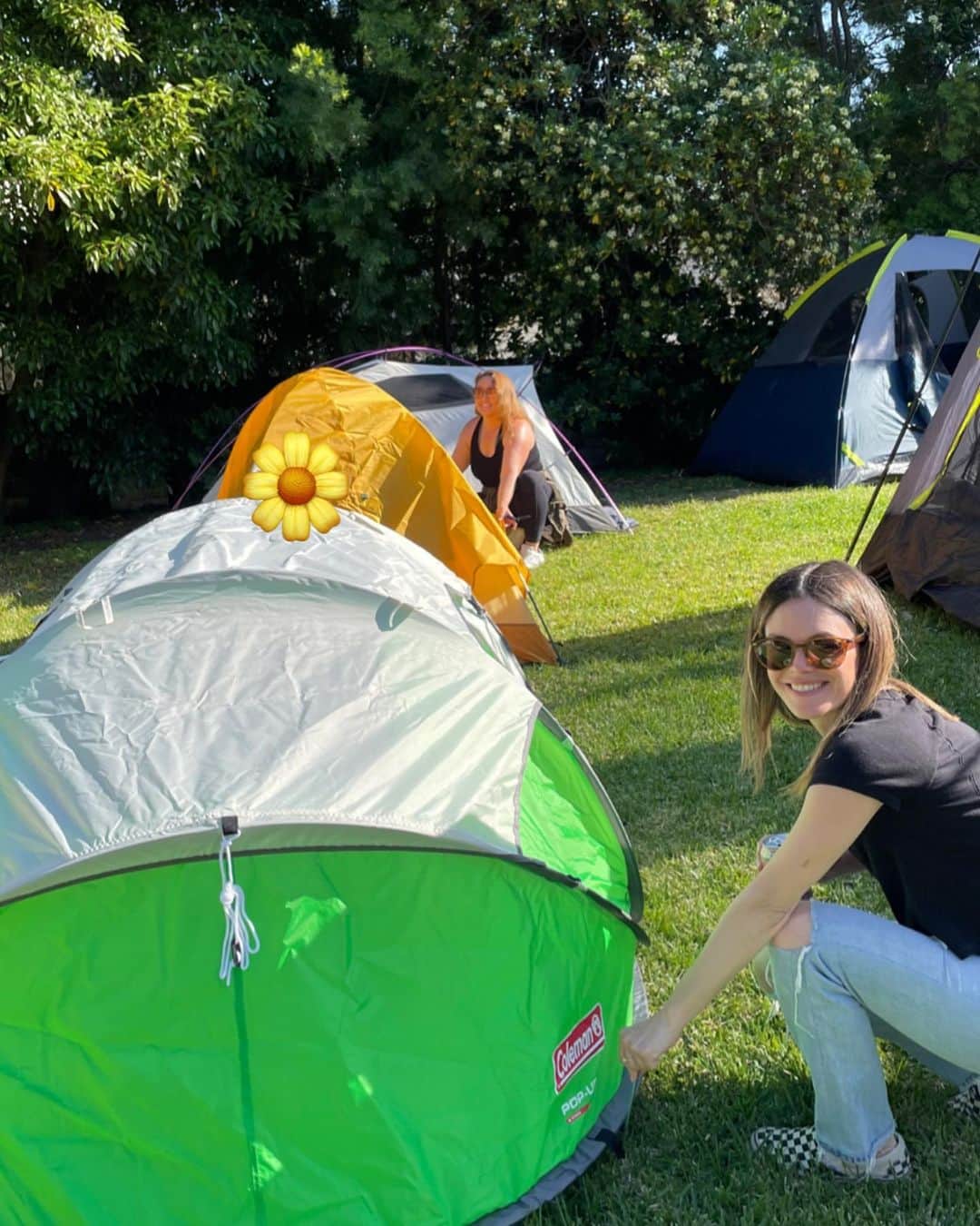 レイチェル・ビルソンのインスタグラム：「Pitched a tent」