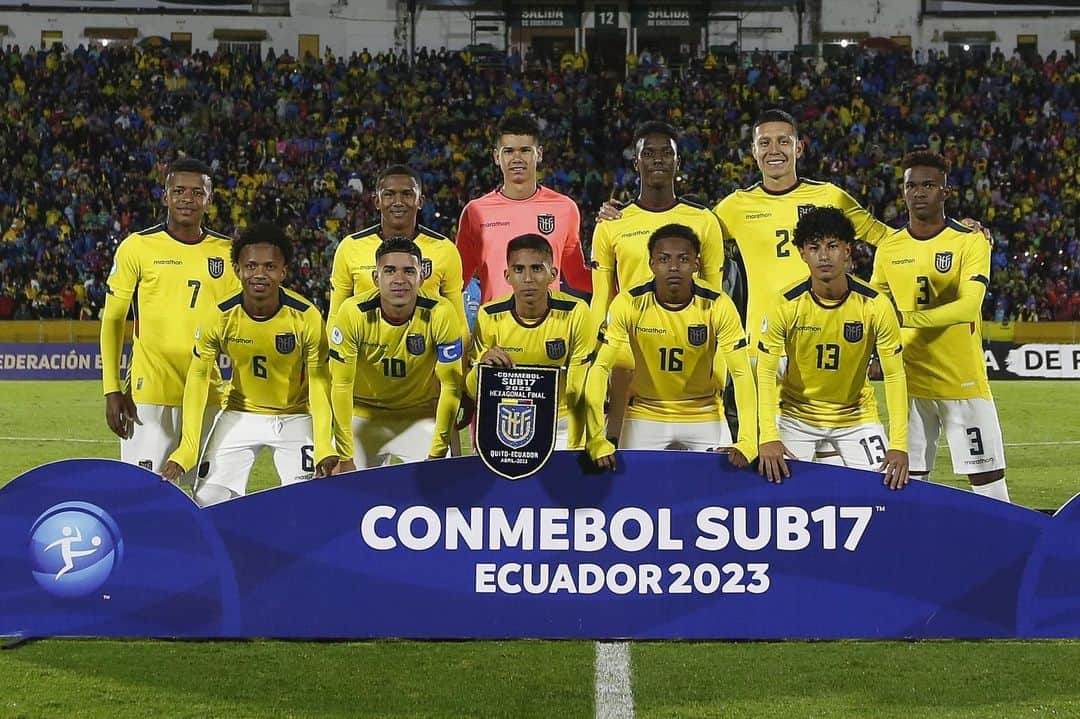 サッカー エクアドル代表チームのインスタグラム：「Este equipo para siempre ❤️🇪🇨」