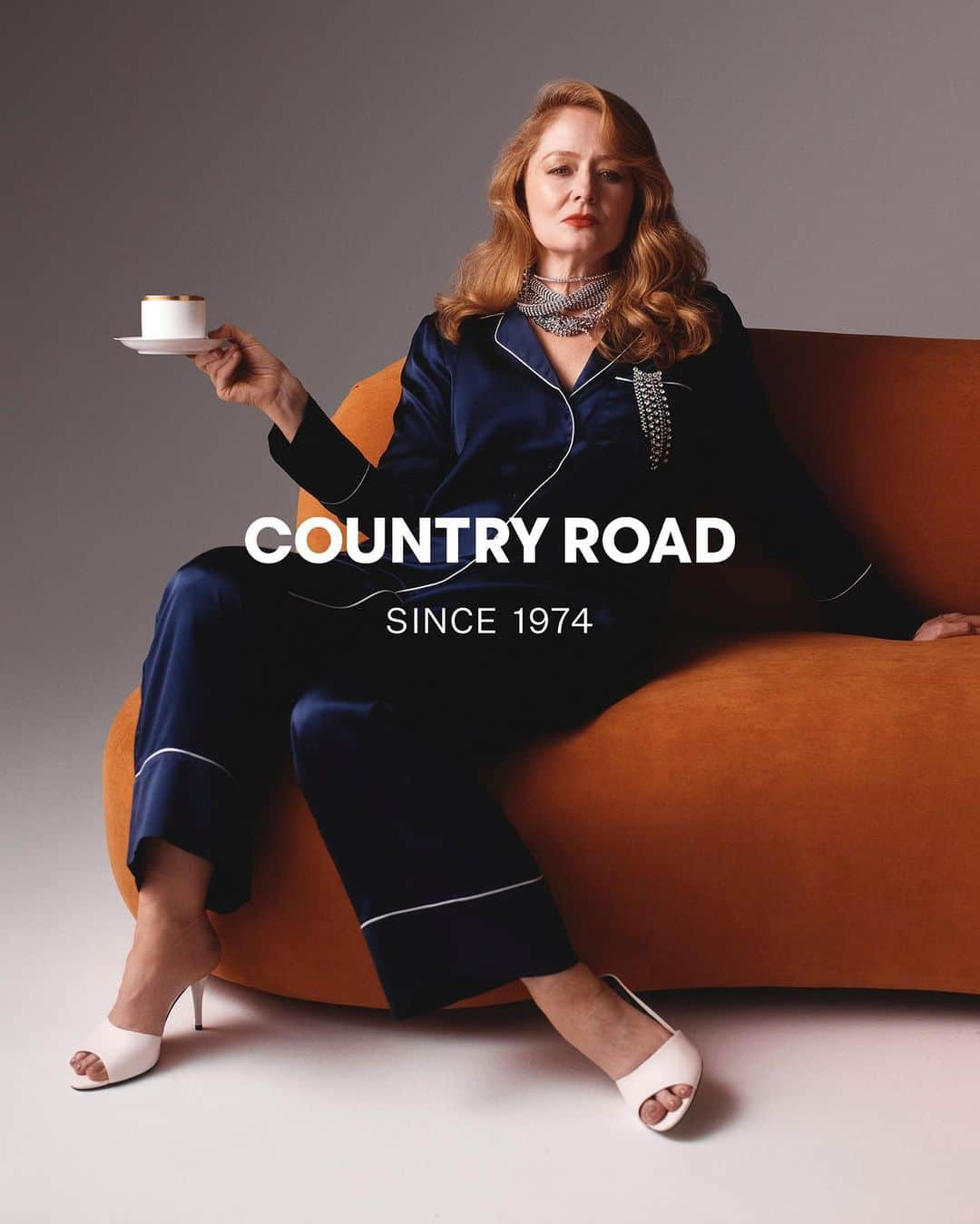 ミランダ・オットーのインスタグラム：「Celebrating everything that Mum is: A @countryroad campaign starring @miranda.otto that shines a light on the many contrasts of motherhood—from the life lessons to the joyful moments and everything in between.」