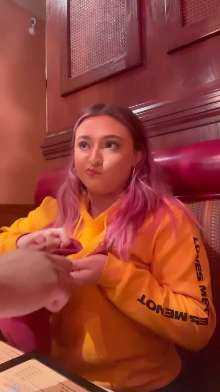 テイラー・グラブスのインスタグラム：「this was sooo good💕 also our waiter brought us free dessert🥹🫶🏼」