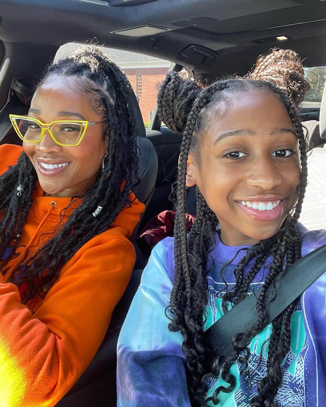 ミミ・ファウストのインスタグラム：「Happy Sunday 😃」