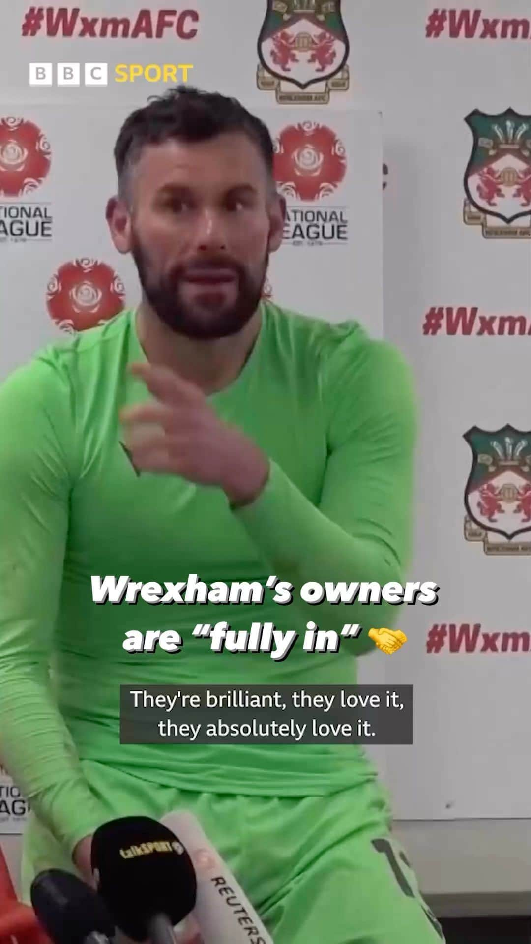 ベン・フォスターのインスタグラム：「Ben Foster ❤️ Ryan Reynolds and Rob McElhenney! 🤩   #Wrexham #WrexhamAFC #Football #RyanReynolds #RobMcElhenney」