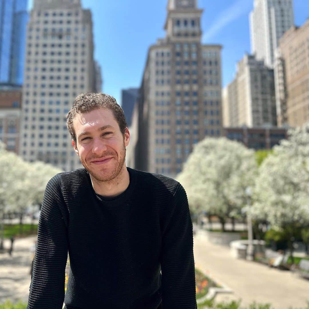 のインスタグラム：「Some downtime in Chicago before the @starsonice North American tour begins! スターズオンアイスカナダの前にちょっと休みです！シカゴです！😍  🔜 Halifax, NS 🇨🇦⛸️  #home #chicago #friends #travel #starsonice #illinois #city」