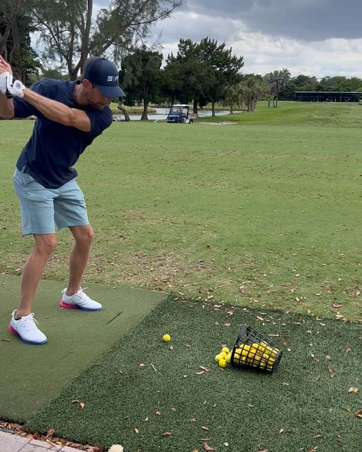 ロマン・グロージャンのインスタグラム：「@pgatour ready 🏌️‍♂️ #golf #learning」