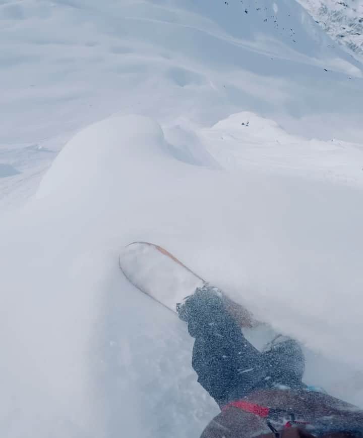 ステール・サンドベックのインスタグラム：「First Alaska line🤍 This place is something else🏔️🙌🏼」