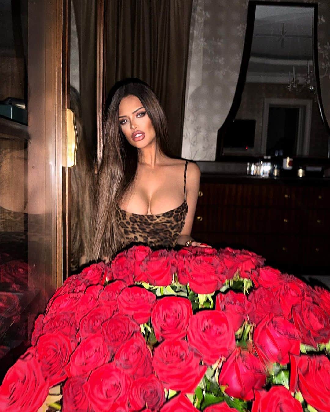 Nita Kuzminaのインスタグラム：「Люди - как музыкальные инструменты: их звучание зависит от того, кто к ним прикасается💋」