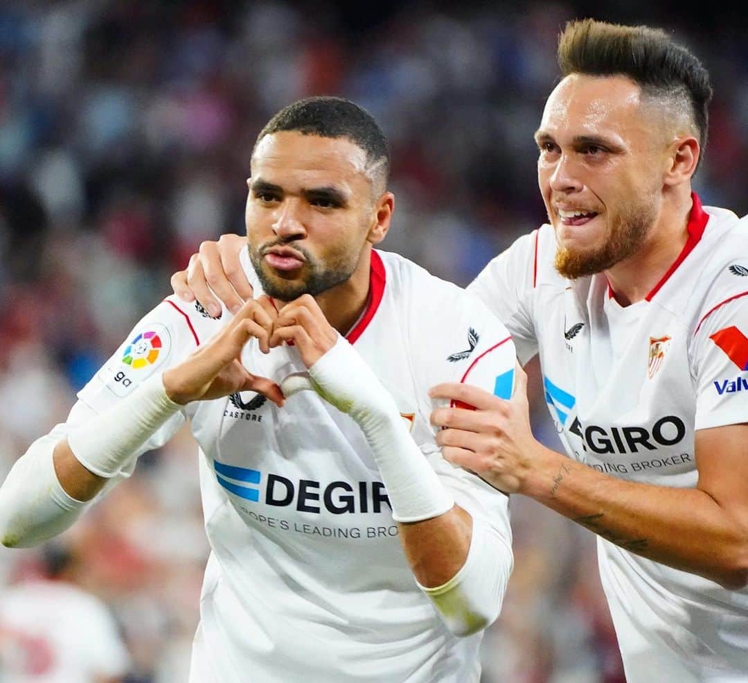 セビージャFCのインスタグラム：「✈️ 🇲🇦 Ｙｏｕｓｓｅｆ ＥＮ－ＮＥＳＹＲＩ  #WeareSevilla #NuncaTeRindas #SevillaFCVillarreal」