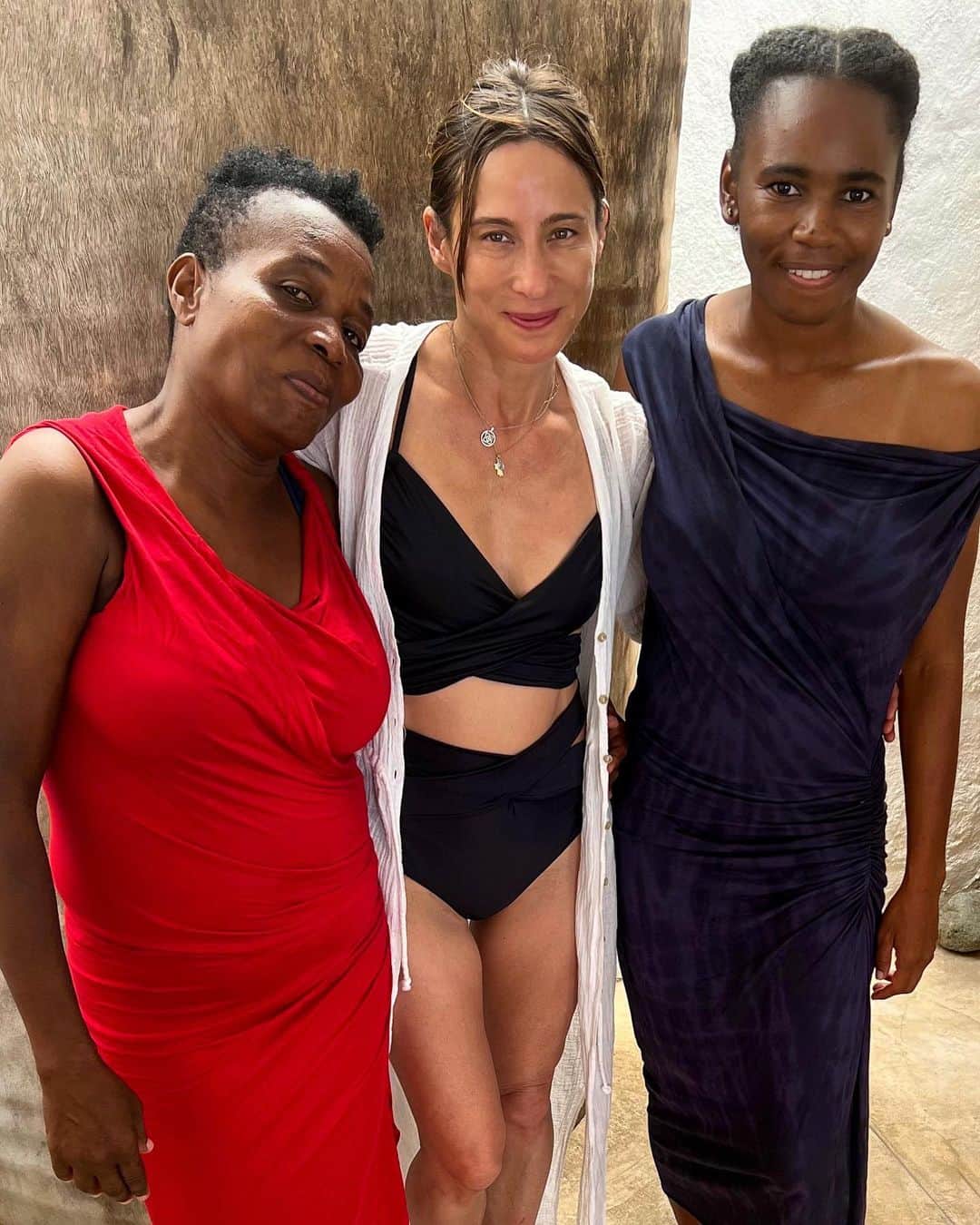 ミッシェルジョナスのインスタグラム：「A couple of new frocks for the Point Lookout girls @michellejonastravelwear」