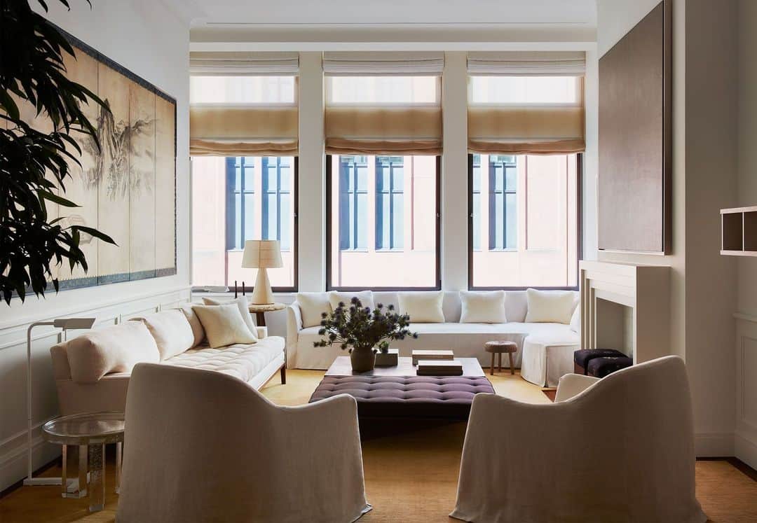 ELLE DECORさんのインスタグラム写真 - (ELLE DECORInstagram)「The tranquil living room in Augusta Hoffman’s (@augusta.hoffman) Manhattan apartment is proof positive of her soft-spoken approach to elegance. While its white-on-white scheme might at first seem in line with any number of chic living rooms, there’s more here than meets the eye. The walls, upholstery, and window shades are a carefully modulated combination of creams, whites, and pale beiges in a range of textures, avoiding the doldrums of spa-like monochromatism. “I hate when things are too matchy-matchy,” says Hoffman.  Click the link in bio to see inside this elegant New York apartment, as seen in our May 2023 issue. Written by @catherinehong100. Photographed by @timlenzphoto.」4月24日 7時01分 - elledecor