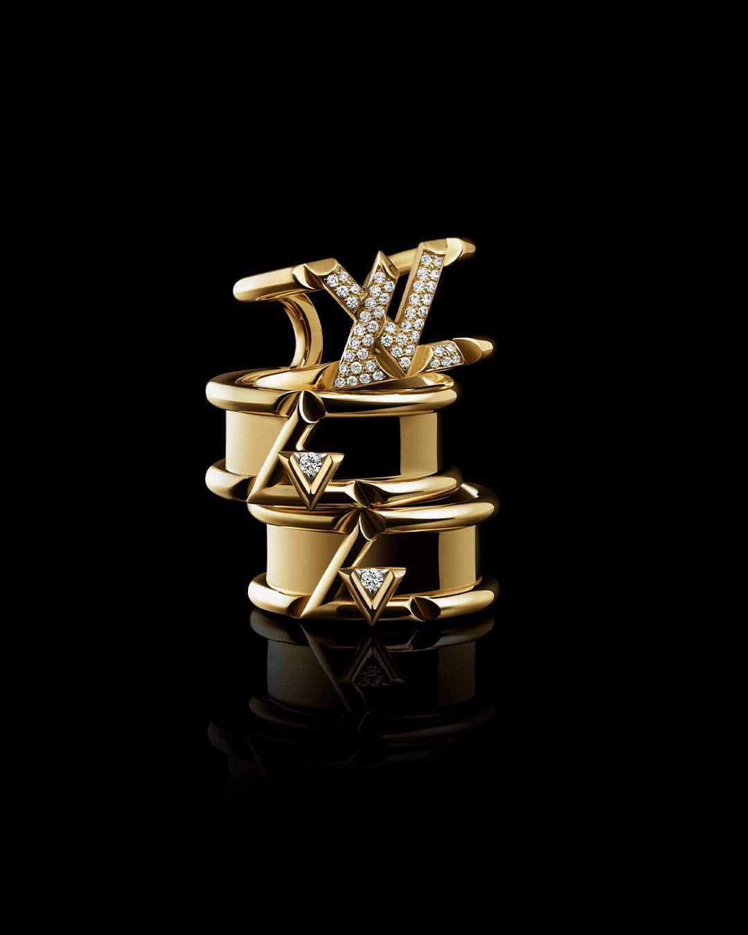 ルイ・ヴィトンさんのインスタグラム写真 - (ルイ・ヴィトンInstagram)「LV Volt Fine Jewelry. With bold, sculptural silhouettes, the #LVVolt diamond-set rings bring a modern flair to the signature LV initials, which intertwine in a symbol of rhythmic energy. Discover the entire collection by @FrancescaAmfitheatrof via link in bio.」4月24日 21時00分 - louisvuitton
