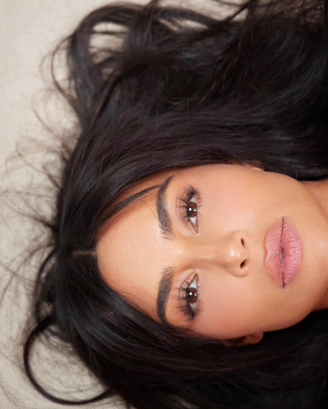 キム・カーダシアンさんのインスタグラム写真 - (キム・カーダシアンInstagram)「light glam ✨ skin prep w @skkn」4月24日 7時08分 - kimkardashian
