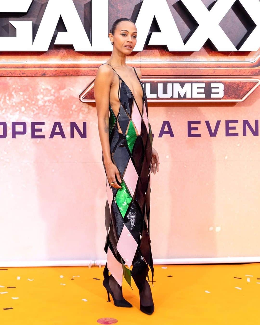 のインスタグラム：「💫 @zoesaldana @guardiansofthegalaxy 💥🇫🇷 @giorgioarmani @cartier 💫 #zoesaldana #guardiansofthegalaxy  @mararoszak @makeupbyvera7」