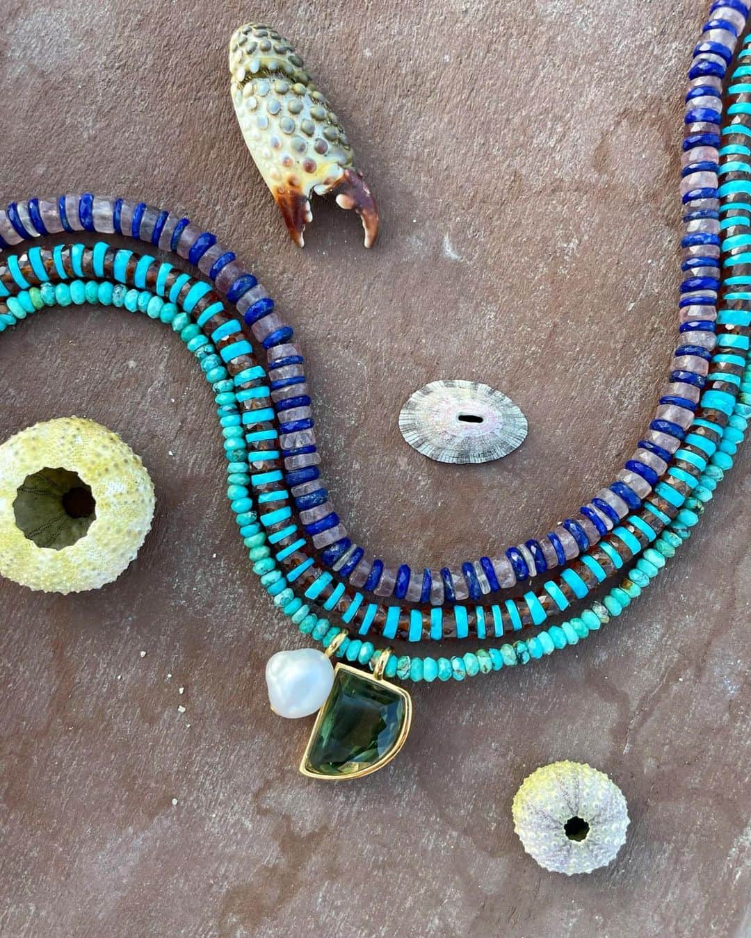 リジー フォルトゥナートのインスタグラム：「The Spring/Summer23 Portugal-inspired collection is all about warm weather stripes and every shade of blue from ocean 🌊 to sky 🔵 #lizziefortunato」