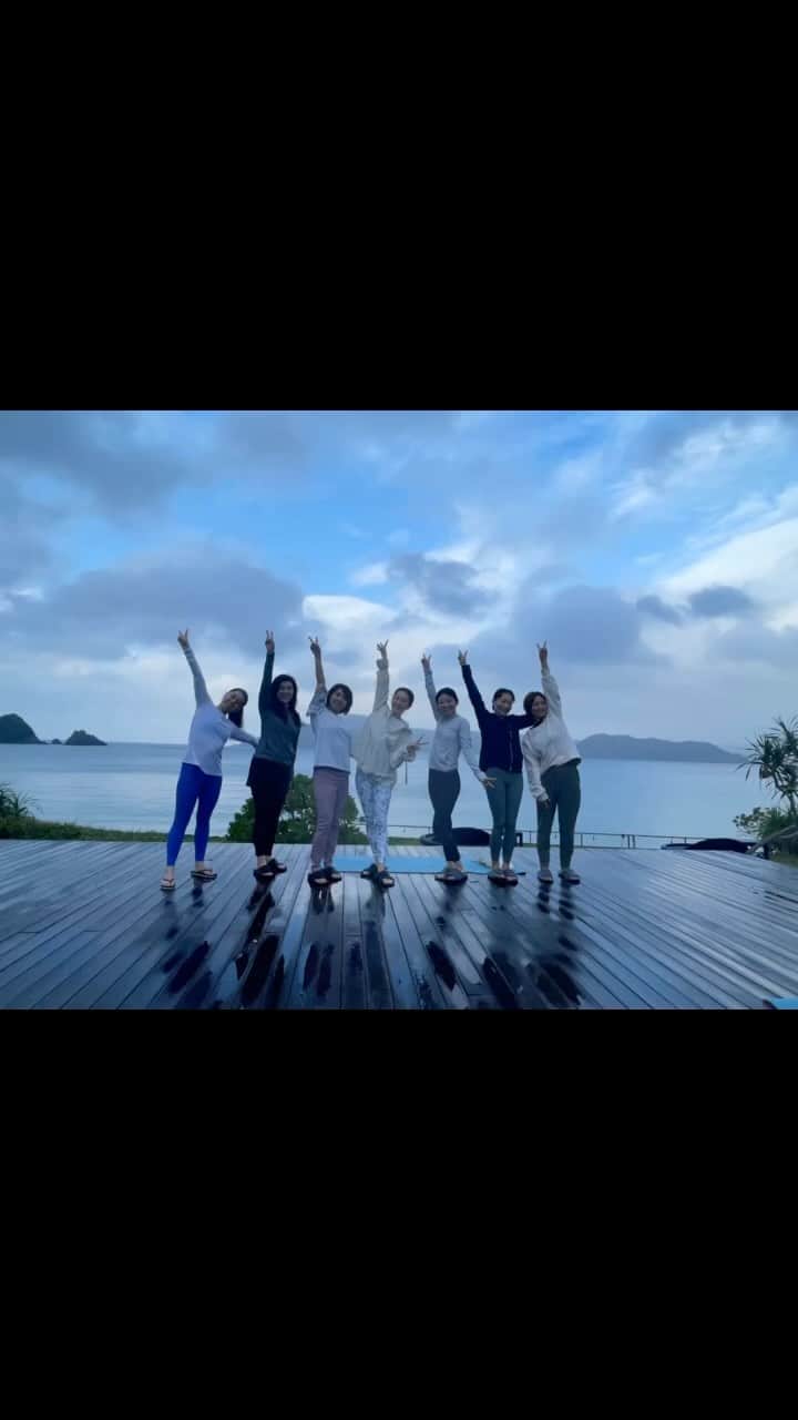 のインスタグラム：「【2023奄美大島ヨガリトリート①】 神の住む島✨ 奄美大島は来るタイミングがそれぞれにある。 加計呂麻島は波や天候のタイミングもあり 神さまが『入っていーよー』ってならないとまだ入れないタイミングだったりする。  自分に還れる。 自然に感謝出来る。 生きる事。それ自体が“ヨガ”だと感じられる。 自然と調和して『あぁ、私は私なんだ。』 とごく自然に実感出来る。  海も空も星も（いっぱい見えた！） 大歓迎されたリトリートでした！✨  お天気は不安定さもありましたが、 全部の天気を経験して余すとこなく奄美を堪能✨  来年も企画したいと思っています✨ 来年は2日目に一緒に過ごすアクティビティ 加計呂麻島クルージング&ドライブツアー にしようかな🥰 でも、マングローブカヤックも楽しいんだよね。 藍染め体験も捨てがたい。。  来年、ピンと来た方は奄美に呼ばれているタイミング❤️ ピンと来た方は是非ご一緒しましょう✨  2023奄美大島ヨガリトリート 素敵なメンバー過ぎて胸がいっぱい✨ 写真もまだまだ載せたいのいっぱい！ また改めて投稿します❤️  love @asakokubo  @yukisugi21  @yur66022020  @noanoa0902  @olakino_yoga  @nobuko._y   thank you @the_scene_wellnessresort  @wak_wak19   #奄美大島 #ヨガリトリート #thescene #ヨガつぶやき #生きるヨガ  #健康美 #インナービューティー #哲学 #サスティナブル #メンタルヘルス #holistic #ホリスティック　#ヨガ哲学　  #vegan #ベジタリアン #organic #wellness  #ウェルネス  #yoga  #ヨガ #ヨガインストラクター  #美と健康 #beauty #health #ストレッチ #しなやか #yogalife  #naturalbeauty  #fitnessmodel #yogini」