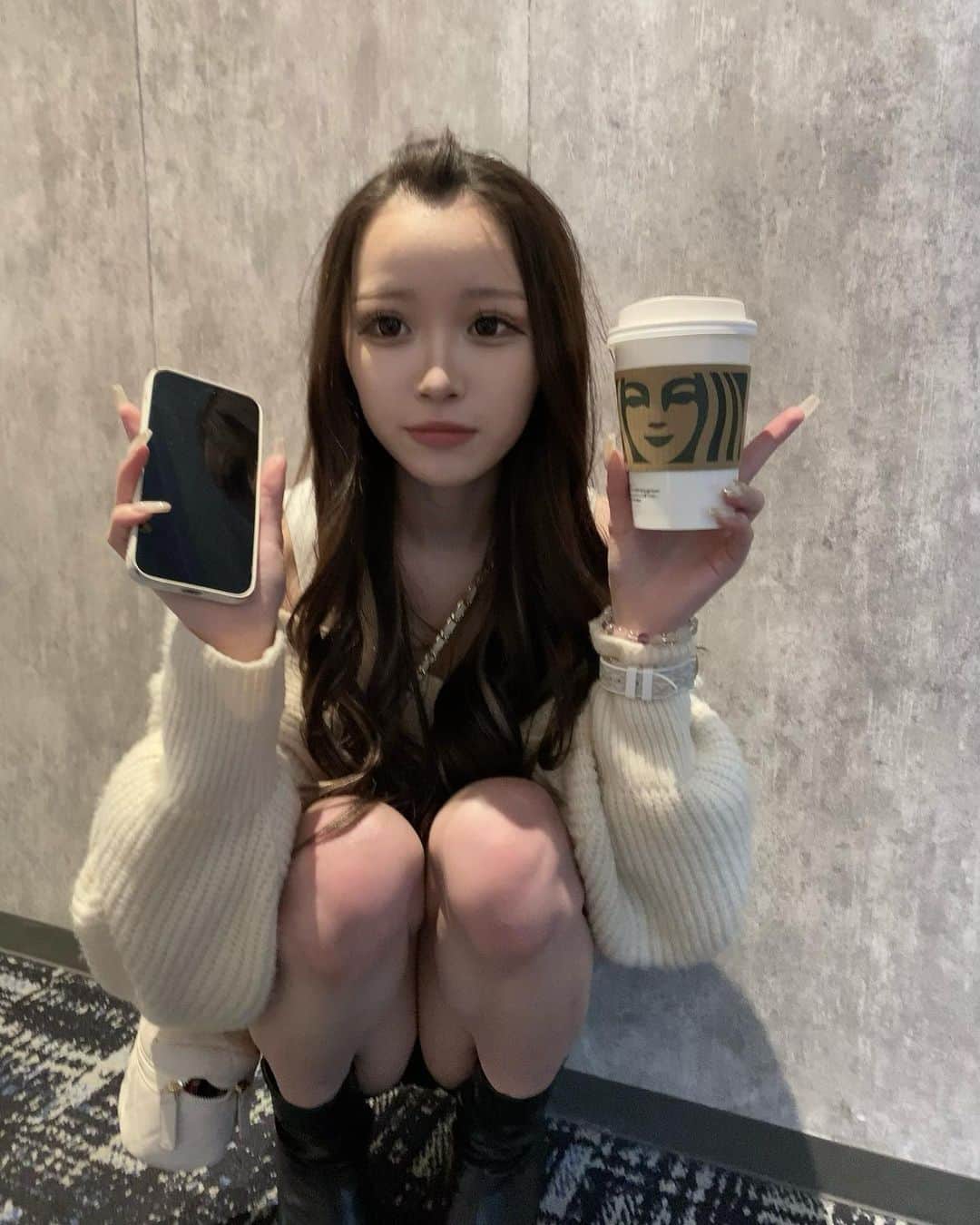 平野夢来（ゆぴぴ）のインスタグラム：「どこ向いてるのか分からないゆらち＾＾ この日は久しぶりにまた前髪上げてます👍🏻💞 . プリクラ撮った後しっかり彼氏と東京タワー行ってきた🗼🤍 綺麗だったにょ＾＾ . また今日からお仕事頑張るぽ~。 みんなも頑張ってにゃん💪🏻🔥」
