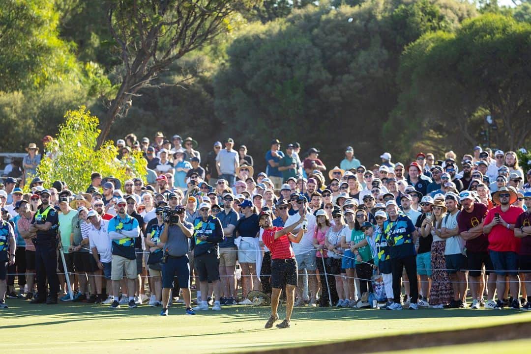 のインスタグラム：「What a week! Game is trending the right direction. Adelaide you were incredible, thank you to The Grange staff and the fans for the insane support. Congratulations @talorgooch  @livgolf_league @fireballsgc_」