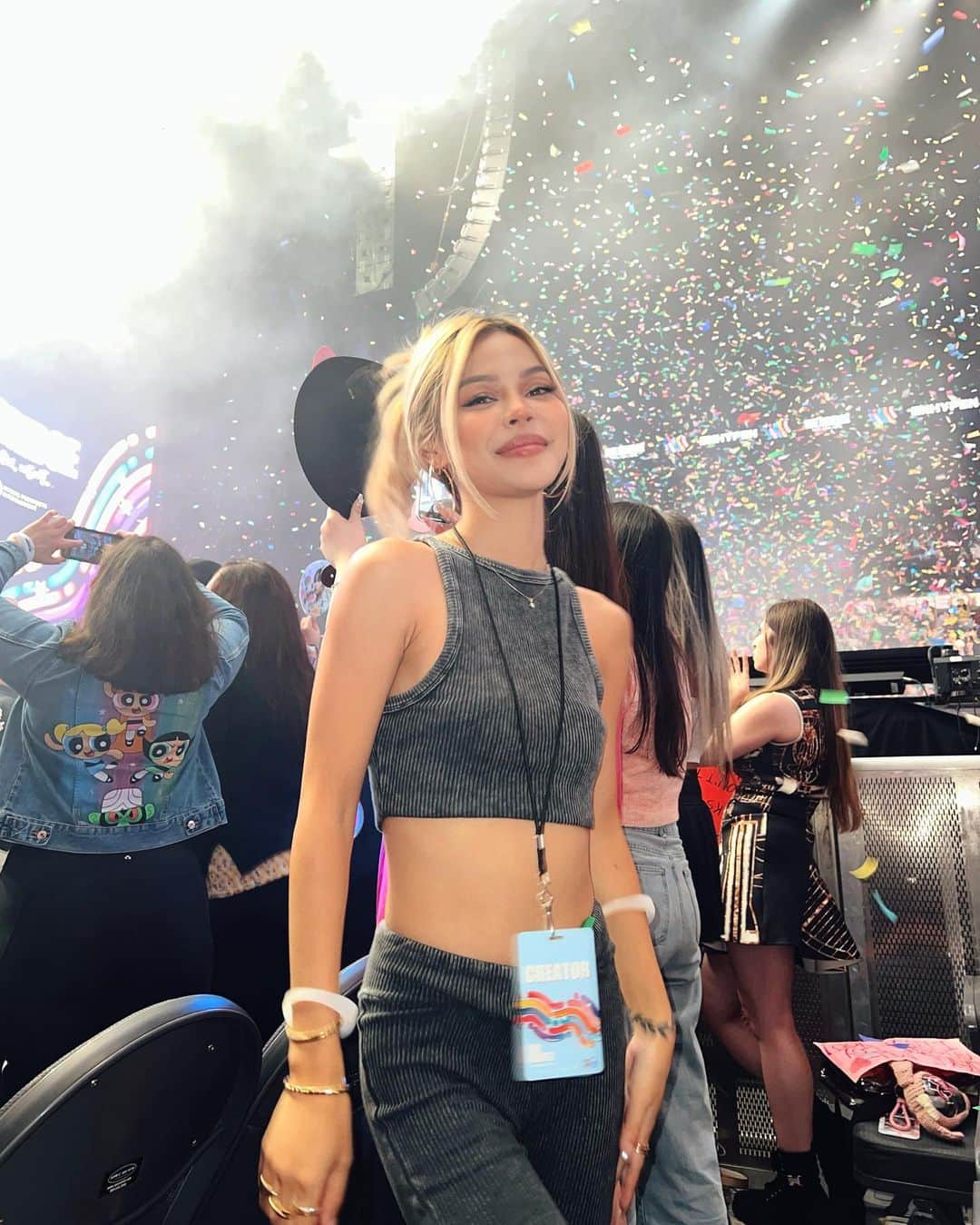 リリーマイマックのインスタグラム：「Vegasssss 🎰 thanks for having me @webridgeexpo  Made a lot of new friends, listened to K-pop & partied hard 😆」