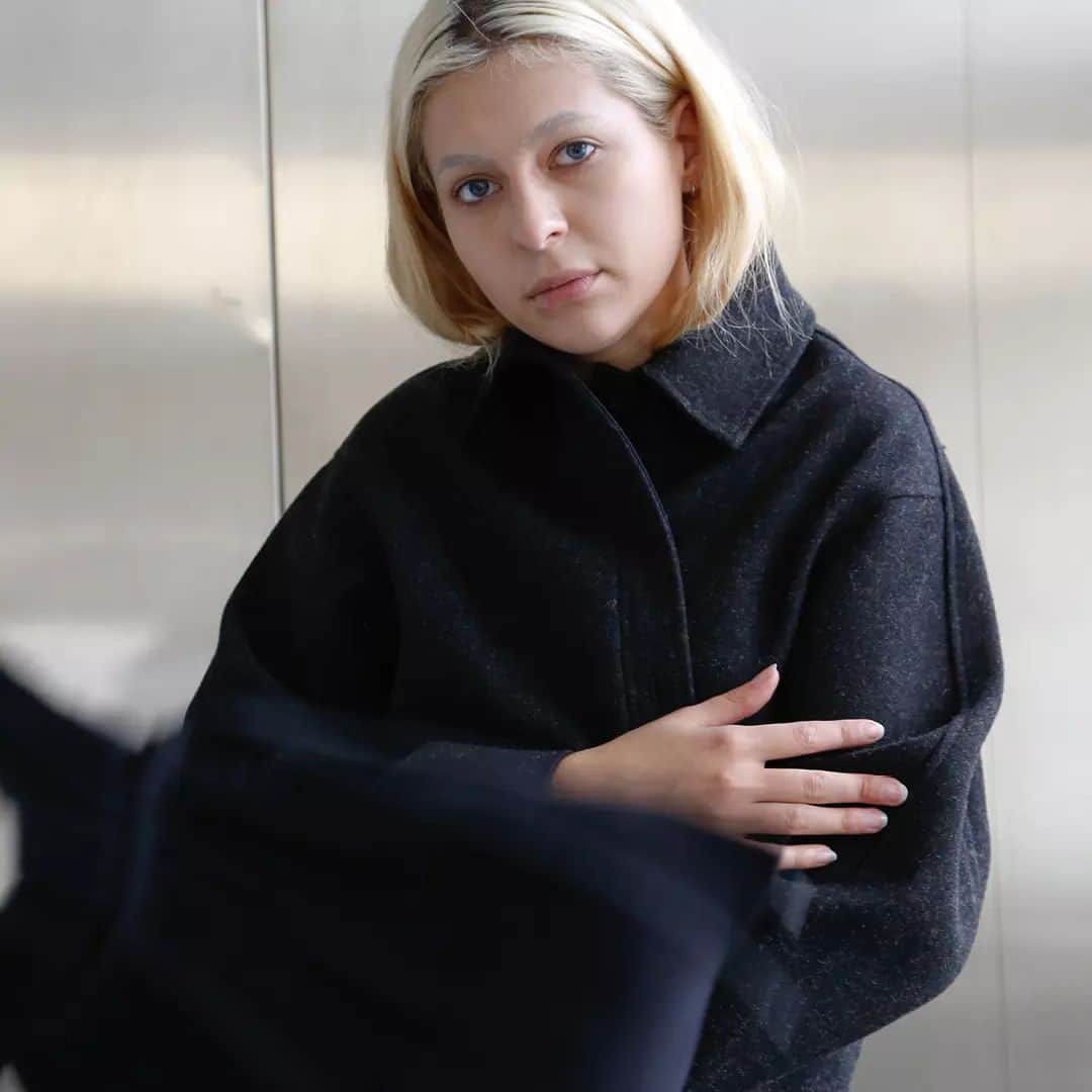 アルファ60のインスタグラム：「V wears KRIS, a cool boxy oversized jacket cut from a beautiful mottled flannel fabric. Shop today.」