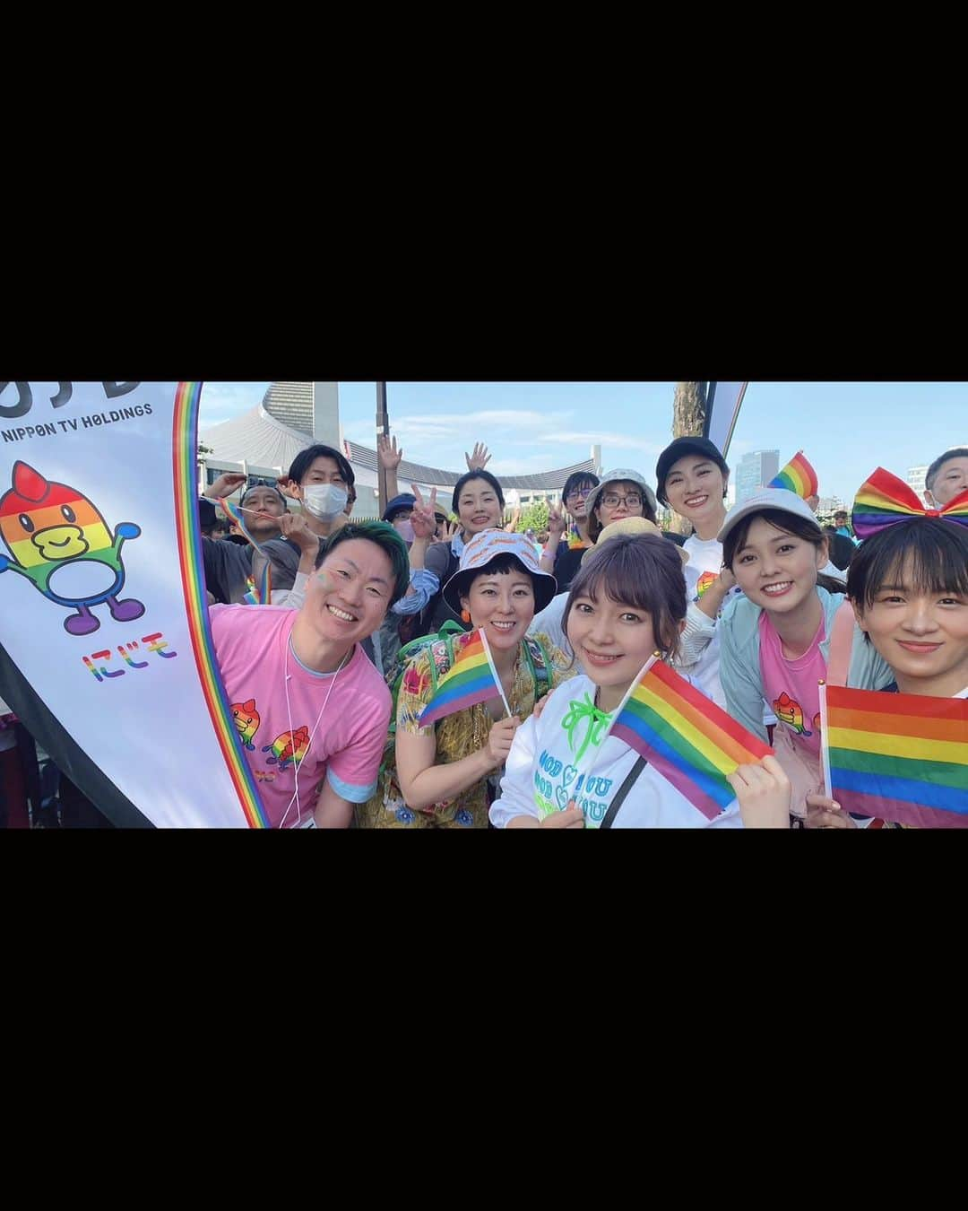 辻愛沙子さんのインスタグラム写真 - (辻愛沙子Instagram)「昨日は #東京レインボープライド で #newszero のみなさんと仲良したちとパレード歩いて、渋谷区長＆区議の投票行ってきた良き日曜だった🙌🏻🏳️‍🌈  社会にはまだまだ課題が山積しているけれど、こうやって皆んなで集まって語り合って、ひとりじゃないを感じられる場所がある事に希望を感じました。  パレードの最中、通りすがりの人も、街中の商業施設やお店も、みんなレインボー一色で手を触り合って、本当に素敵な光景だった。 コロナ落ち着いてよかった…皆んなよく耐えた…という喜びも😭🏳️‍🌈🫶🏻㊗️  "Happy” PRIDEの声が溢れる幸せで暖かい空間だったけれど、一歩外に出るとまだまだ当事者たちにとってハッピーではいられない不均衡や抑圧が存在していることもまた事実。このコントラストが少しでも薄まるように、自分にできることをまた探していく一年にしたい。  まずは大好きな人たちとここに集い喜びを分かち合えたことに感謝して、全力の #happypride を！🏳️‍🌈🏳️‍⚧️  #変わるまで続ける  #trp2023  #統一地方選挙2023」4月24日 7時59分 - ai1124arca