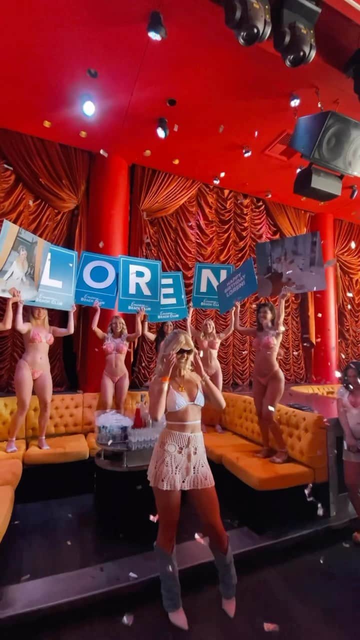 ローレン・グレイのインスタグラム：「and with that, my birth week has concluded. thank you @wynnlasvegas 🌼 @xslasvegas @encorebeachclub @wynnnightlife」