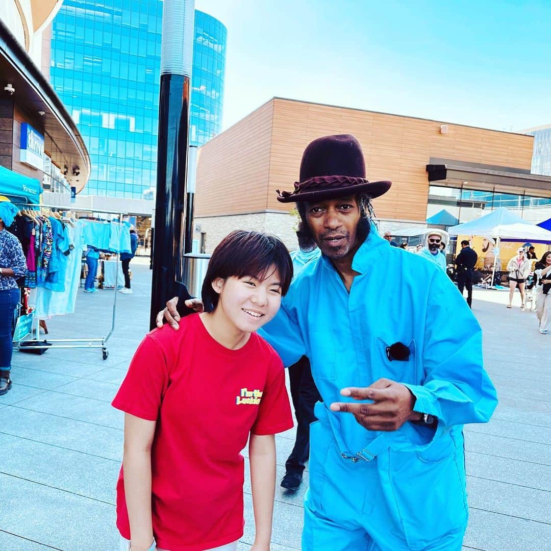 かねあいよよかのインスタグラム：「Yesterday I attended the Earth Day Celebration, organized by @fantasticnegrito @storefrontrecords at the @chase_center in San Francisco. We had to cut most of the songs because of sound problems, but we still had fun. Thanks to everyone who came to see us.  #fantasticnegrito #earthday #chasecenter #goldenwarriors #yoyoka」