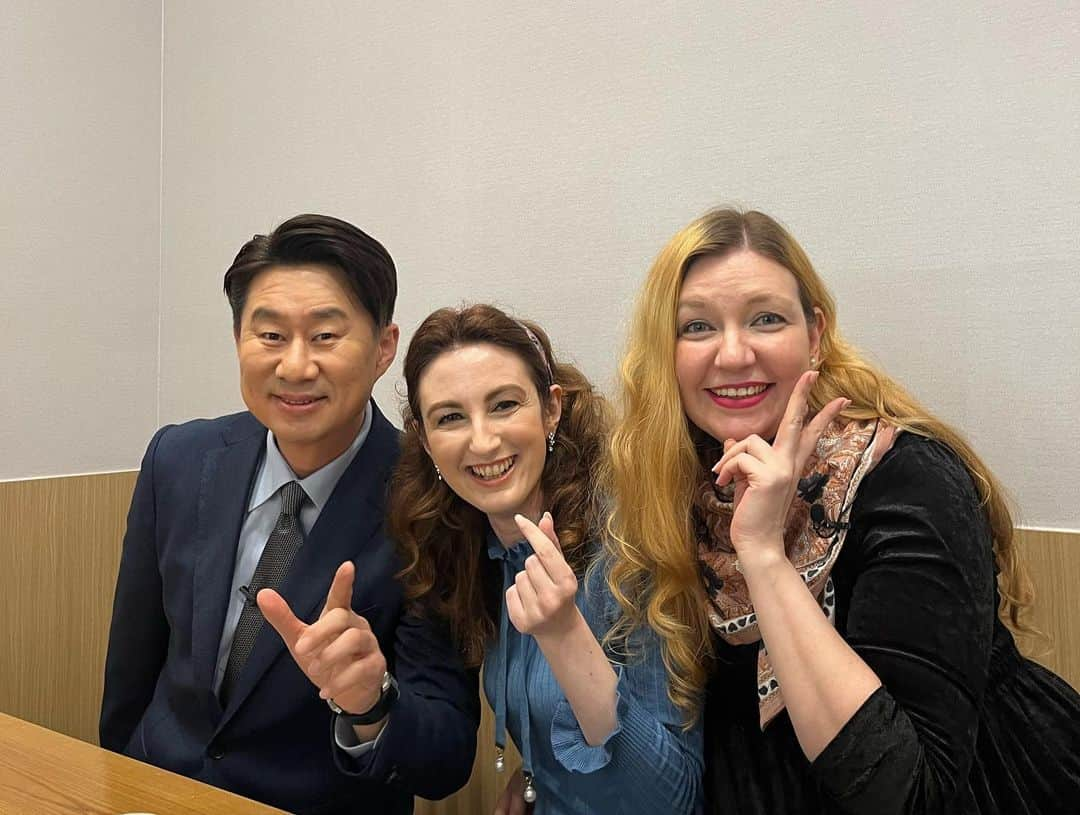 秋葉里枝さんのインスタグラム写真 - (秋葉里枝Instagram)「깜짝출연 해주신 남희석MC🙌  정말 동창회같은 촬영 ~ 마이웨이 제작진분들 감사합니다 🥹❤️  #미수다 #미녀들의수다 #동창회모임 😍」4月24日 8時22分 - rie_akiba