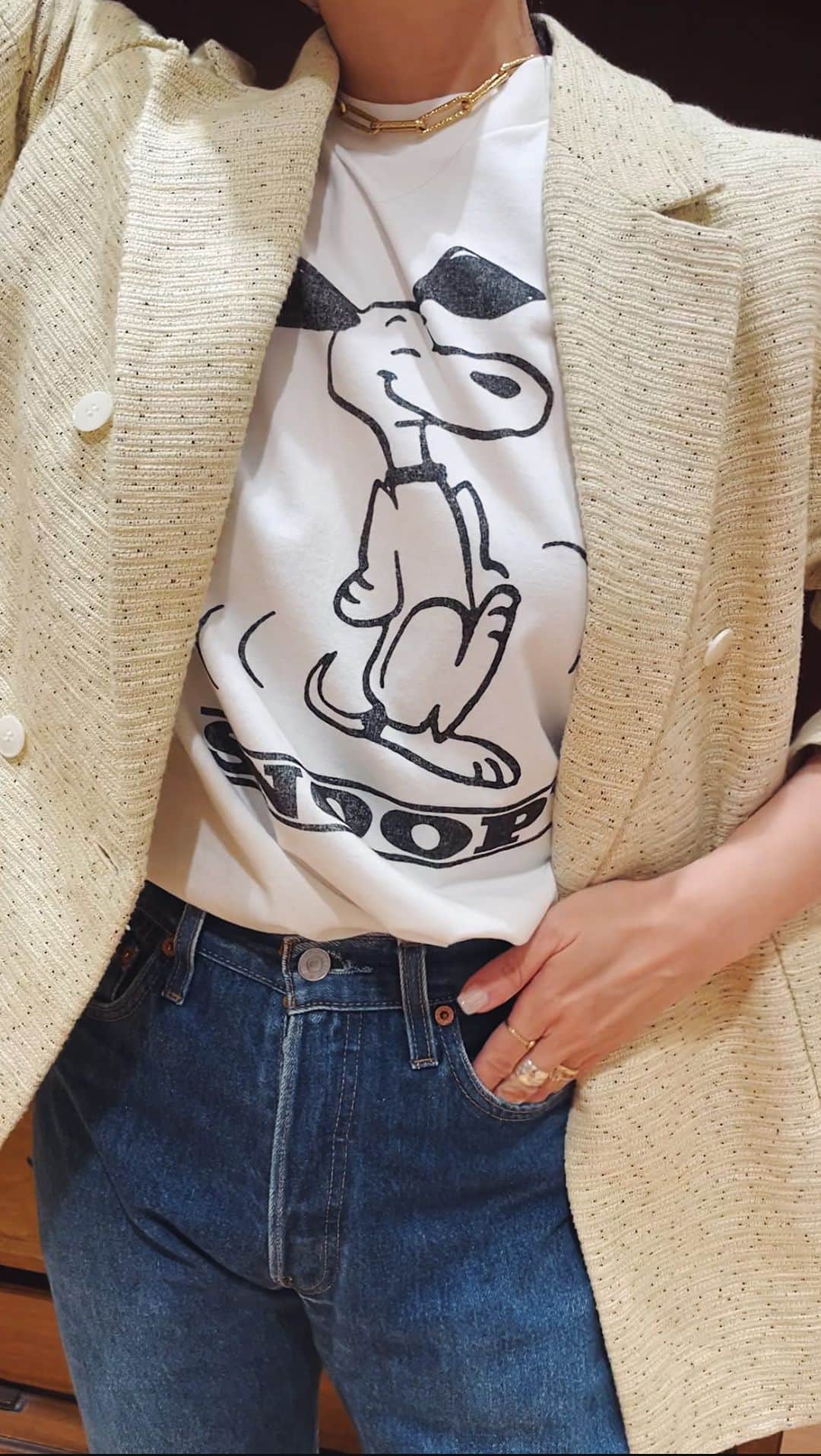 のインスタグラム：「〈blurhms ROOTSTOCK SNOOPY Print TEE〉  昨年大好評のTシャツが、LA BOUCLEだけの別注で再登場！  フロントに『ピーナッツ』のキャラクター、スヌーピーをプリントしたヴィンテージテイストな一着。 プリントを施した後に何度も洗いをかけることで、ソフトで着心地の良い風合いに仕上がっております。  ¥11,000 intax col:white,black  取り扱い店舗 NEWoMan新宿店、EC ※お取り置き、お取り寄せは致しかねます。通信販売は可能ですのでお気軽にお問い合わせ下さい。   #snoopy#blurhms#tee#snoopytee#newarrival#ienalaboucle#iena#イエナ#イエナラブークル#ienalaboucle_23ss」