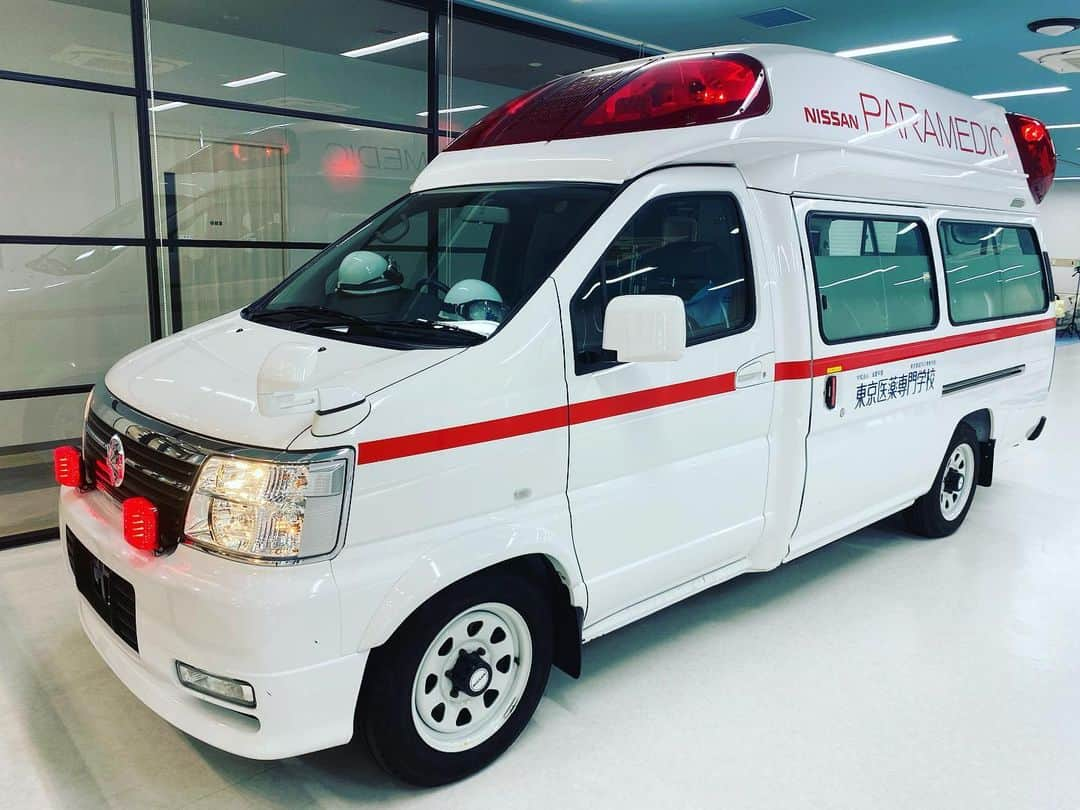 東京医薬専門学校さんのインスタグラム写真 - (東京医薬専門学校Instagram)「本物の救急車🚑 東京医薬看護専門学校の救急車🚑はサイレン🚨も鳴るし赤灯🟥も光ります🚑 是非救急救命士科にお越しください‼️  #救急車 #東京医薬看護専門学校  #東京医薬 #救急救命士 #専門学校 #ER」4月24日 13時52分 - tokyo_iyaku