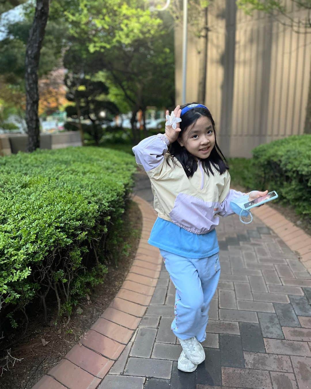 イ・ユンジのインスタグラム：「산책의계절 라쏘,너희의봄」