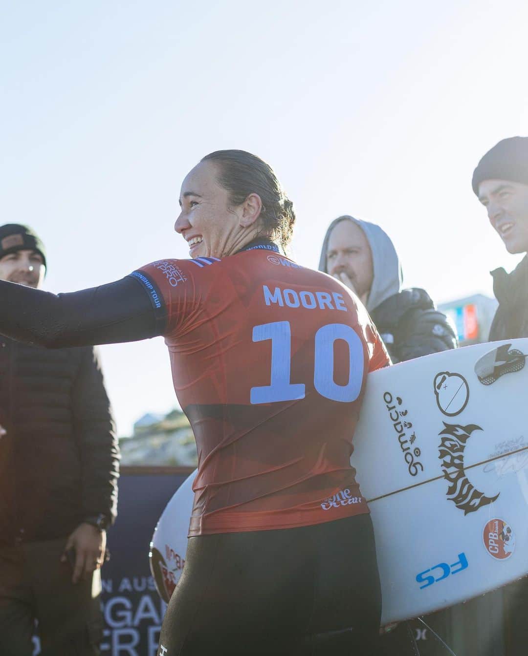 カリッサ・ムーアのインスタグラム：「What a wild event it’s been so far. Still smiling from what happened yesterday. It’s really special when it all comes together when you need it most. So stoked to be into the semis and have a chance on finals day here in WA. One of my favorite places in the world 🥰. Thanks to my team for all the love and good vibes. pics/ @wsl」