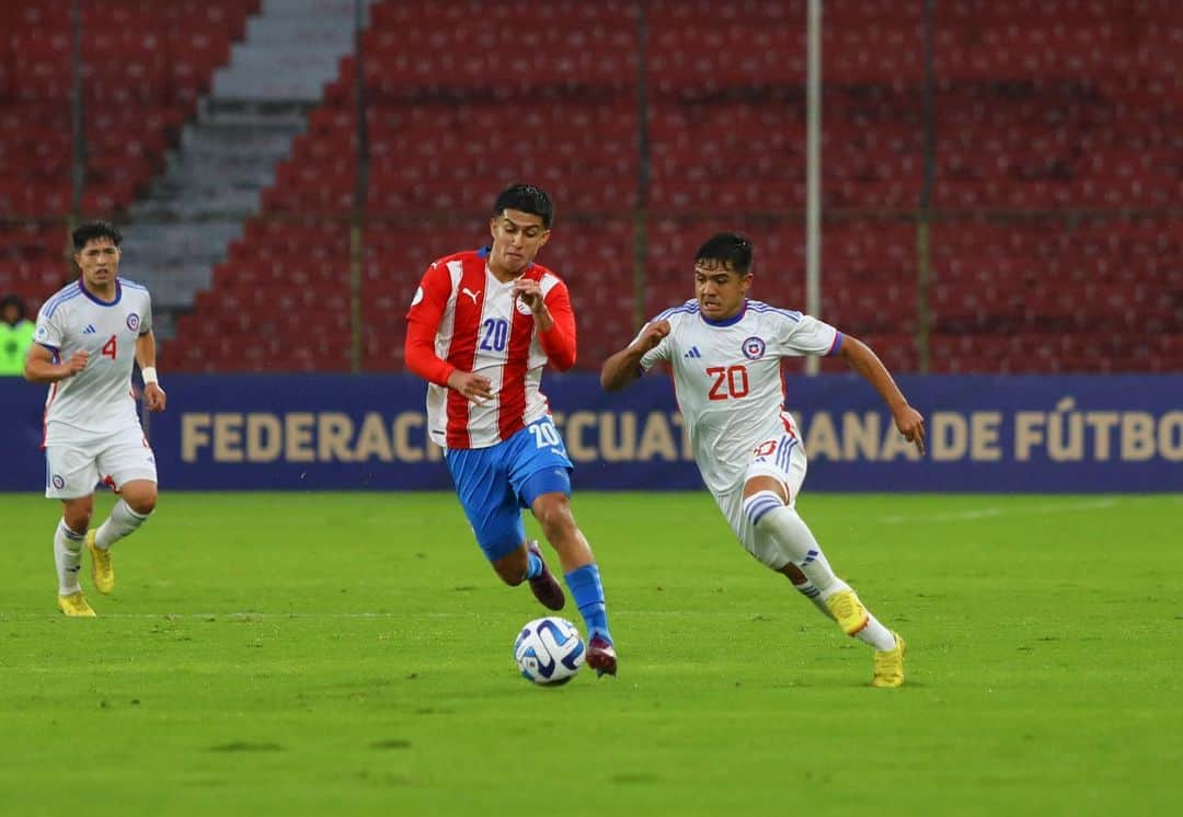 サッカーチリ代表チームさんのインスタグラム写真 - (サッカーチリ代表チームInstagram)「🚨 Pitazo final en el Estadio Rodrigo Paz Delgado de Quito y #LaRojaSub17 🇨🇱⚽️ termina su participación en el @CONMEBOL Sudamericano 🏆🇪🇨  🇨🇱 0️⃣➖1️⃣ 🇵🇾   💪 A levantar, muchachos, que se vienen muchos desafíos en sus carreras  👊 Hoy lo entregaron todo para terminar de la mejor forma. ¡A seguir trabajando que el fútbol da revanchas!   #VamosLaRojaSub17 #VamosChile」4月24日 8時37分 - laroja